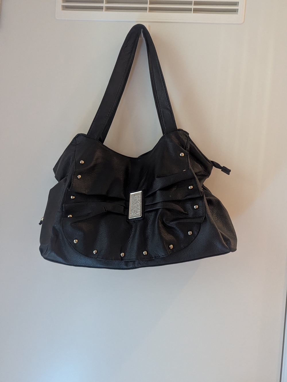 Black Y2K Stud-Accent Shoulder Bag with Decorative Buckle